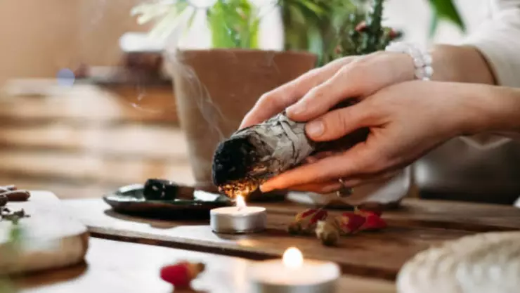 ¡Prepárate! Estos son los MEJORES rituales para MANIFESTAR durante la Luna Nueva