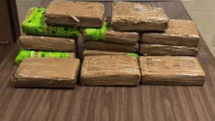 Los paquetes de cocaína encontrados por la CBP dentro de un vehículo en la frontera de Texas