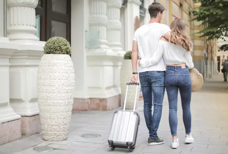 Este el ritual que debes hacer durante la cena de Año Nuevo para viajar en 2025.jpg