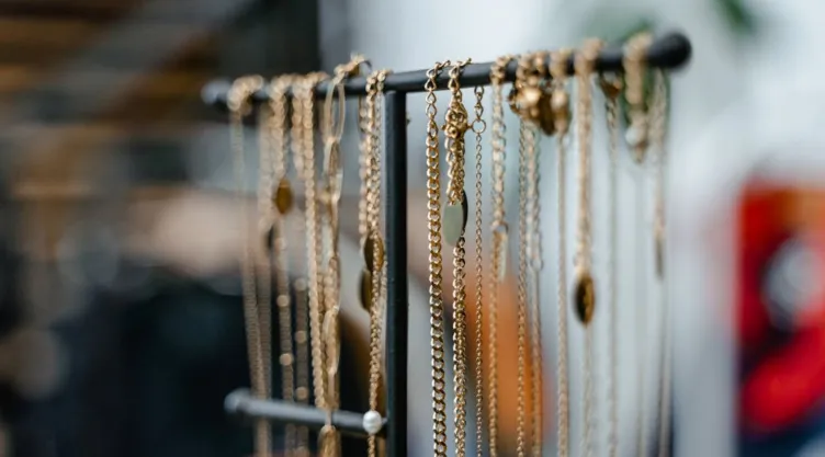 7 accesorios para cuello corto