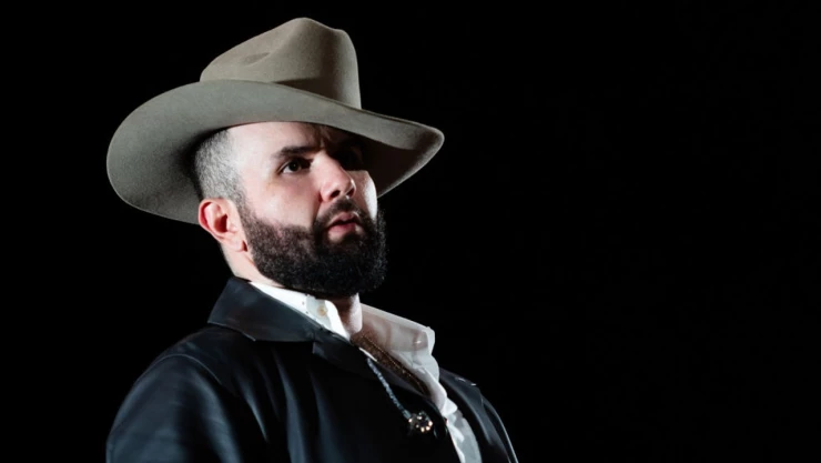 Carín León: quién es el cantante de regional mexicano telonero de los Rolling Stone