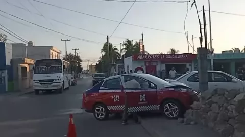 FOTOS: Fuerte accidente deja importantes daños en Campeche