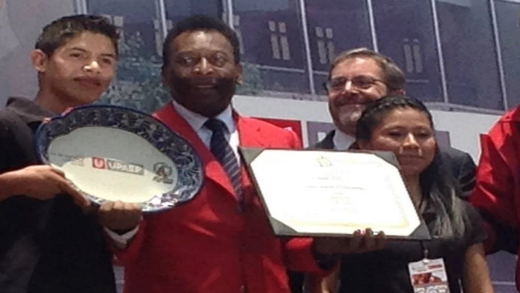 Pelé visita la ciudad de Puebla
