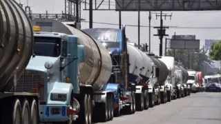 Bloqueo genera tráfico y caos en la autopista Arco Norte hoy: Tramo afectado