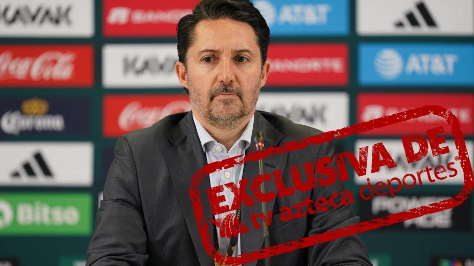 Yon de Luisa sentado en la silla de la Federación Mexicana de Futbol