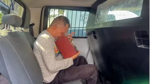 /al-extremo/hombre-pierde-cenizas-madre-mientras-tomaba-bar-pb-notas