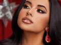 Becky G súper maquillada. .jpg