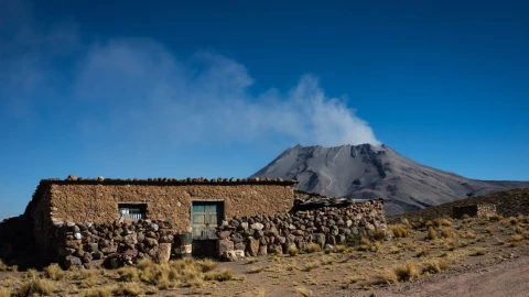 La medida permite al gobierno de Perú tomar medidas de excepción para reducir los riesgos del volcán. Alrededor del Ubinas viven más de dos mil personas.