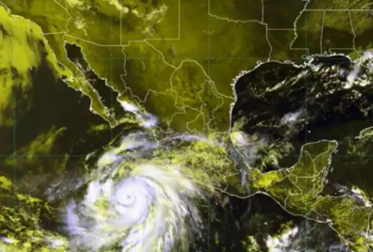 Huracán Hilary pasa a categoría 2 y toma fuerza en estos estados