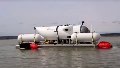 Submarino perdido en viaje al Titanic