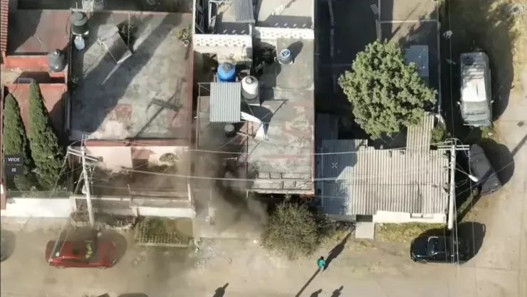 FOTOS: Así se observa el incendio de casa en la colonia Guadalupe Caleras en Puebla hoy 29 de diciembre