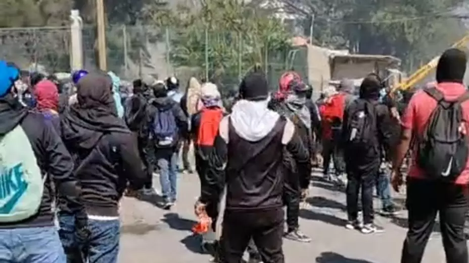 Normalistas encapuchados Ayotzinapa vandalizan fiscalía Guerrero