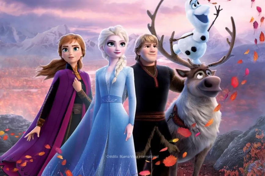 Anna vive feliz porque está cerca de su hermana, su novio y su mejor amigo Olaf.