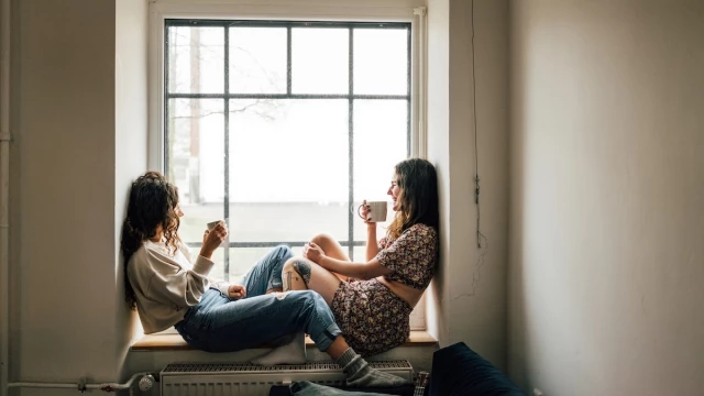 cerca o lejos en las relaciones y el amor