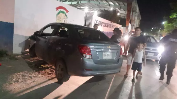 FOTOS_ Por ir en presunto estado de ebriedad, se accidenta y lesiona a un menor de edad