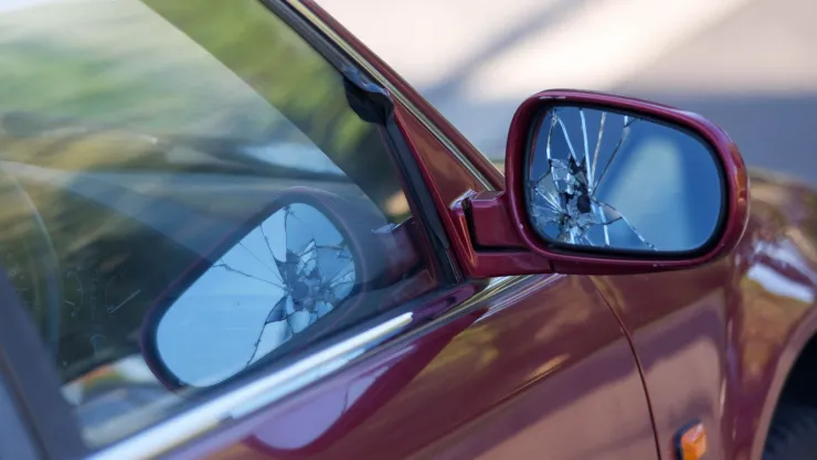 Espejo retrovisor roto
