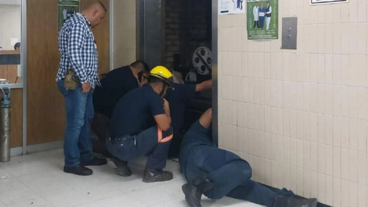atrapados elevador imss coahuila