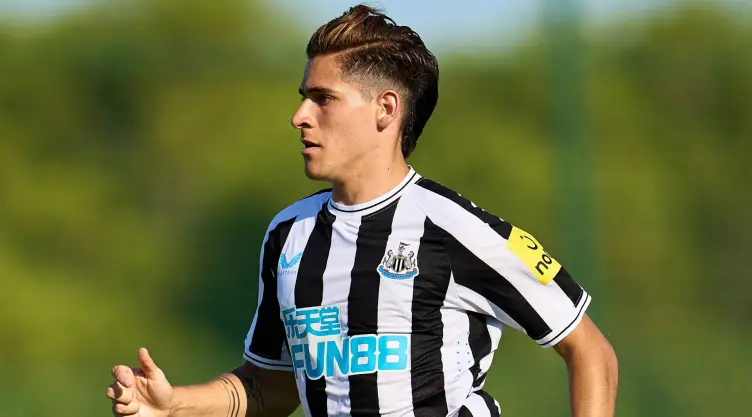 Santiago Muñoz marcó un golazo en la victoria del Newcastle sobre el Blackburn
