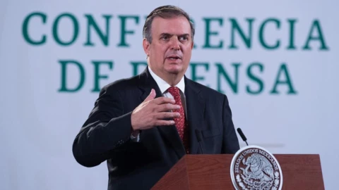 mexicanos_kabul_ebrard