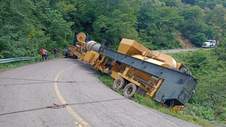 ¡Alerta! Esta autopista de Michoacán está obstruida tras accidente vial.jpg