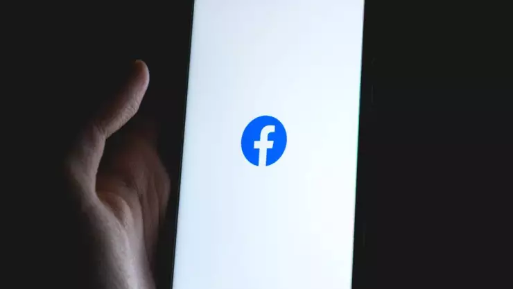 ¿Cuánto cuesta obtener la palomita azul en Facebook?