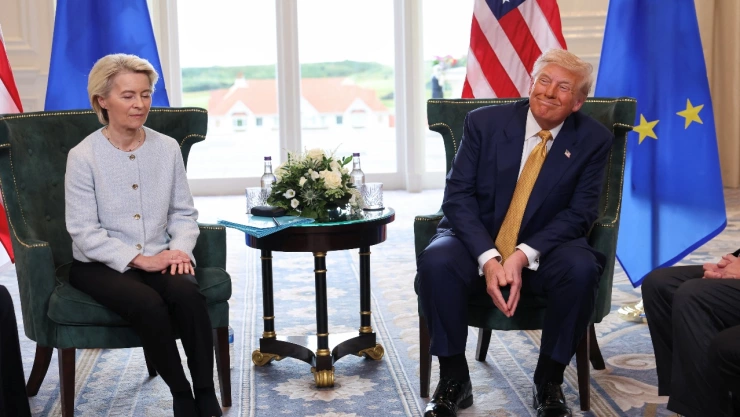 Donald Trump y Úrsula Von der Leyen en reunión en Escocia el 27 de julio de 2025.
