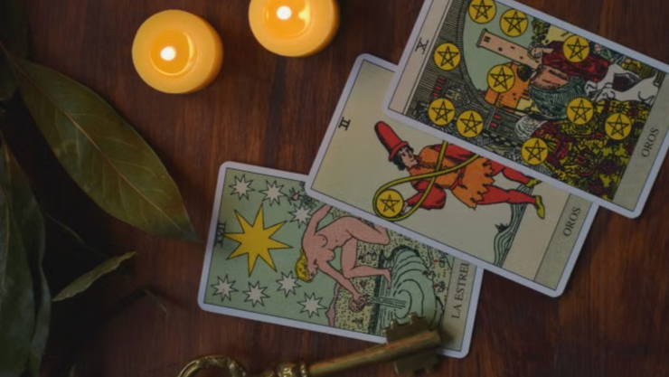 ¿Cómo limpiar la energía de tu baraja de tarot por primera vez usando elementos naturales?