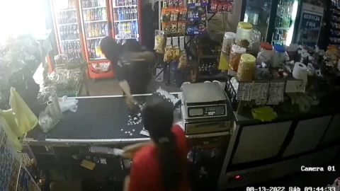 Mujer defiende asalto cuchillo colima