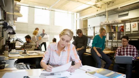 Los trabajos de administración de empresas que pagan miles al mes