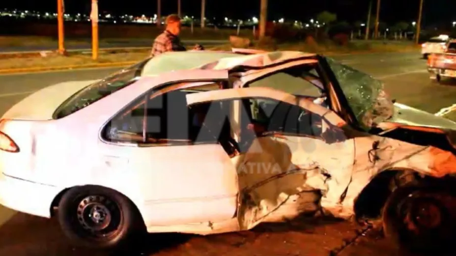 Brutal choque entre dos vehículos en avenida Constitución deja varios heridos