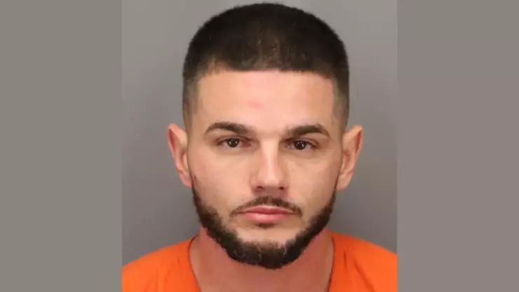 Arrestan a hombre por abusar sexualmente de un perro en público.jpg