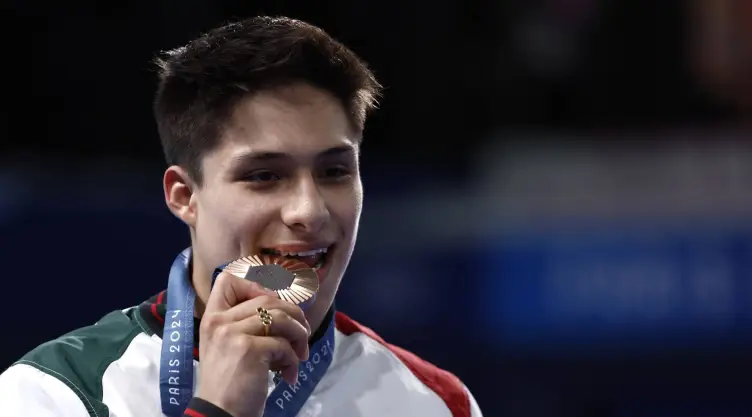 Osmar Olvera medalla bronce clavados Juegos Olímpicos París 2024