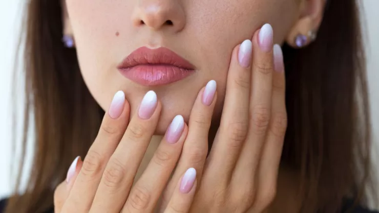 /estilo-de-vida/4-disenos-de-unas-aesthetic-elegantes-oficina