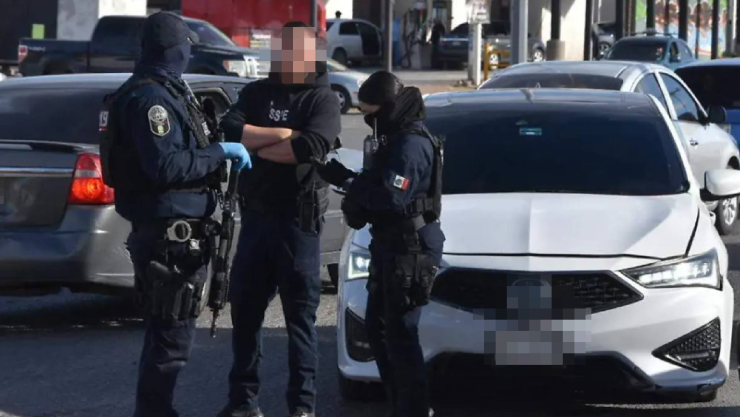 tres personas detenidas