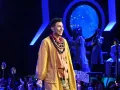 Espinoza Paz elogió la decisión de Jessy, señalando que demostró su verdadero potencial y ganas de seguir adelante. Lola Cortés reconoció cómo contó una historia sin necesidad de gritar, lo que reflejó su crecimiento en las semanas pasadas. Gavito, sorprendido, subrayó que todos los académicos entendieron la importancia de narrar a través de su actuación, haciendo de la noche algo extraordinario.