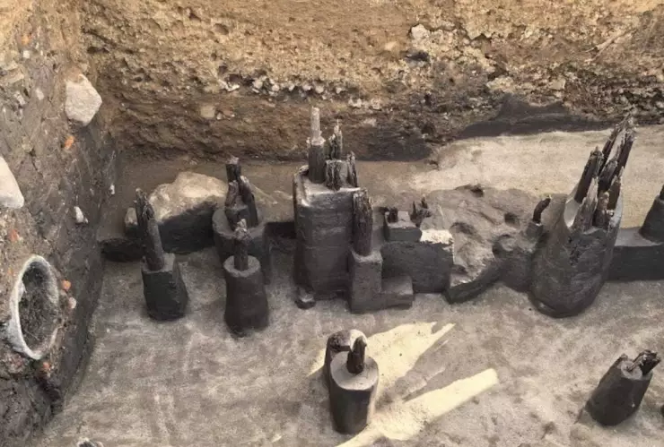 Muelle y canal navegable debajo de la avenida Chapultepec