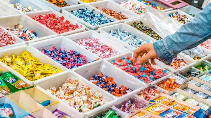 Ocurrió en Tixkokob: Se le antojaron unos dulces, fue a una tienda y salió sin pagar; así terminó todo