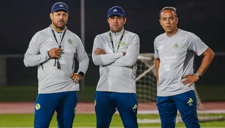 André Jardine, entrenador de América, y su cuerpo técnico