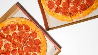 Actor que vende pizzas