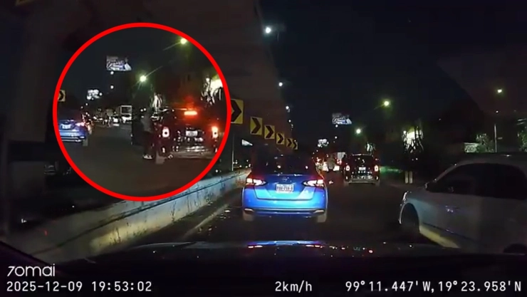 Graban asalto en Periférico en el tráfico.