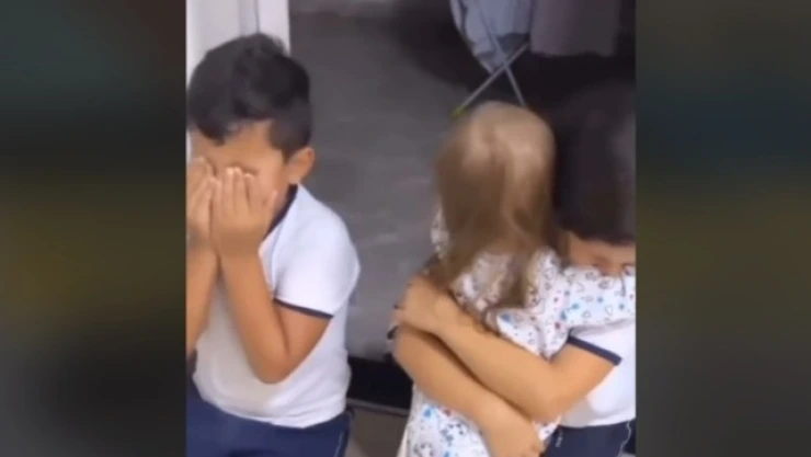 Niña con cáncer y sus hermanos
