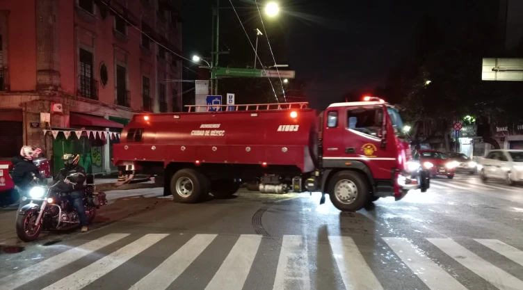 fuerte-incendio-consume-bodegas-colonia-centro-cdmx