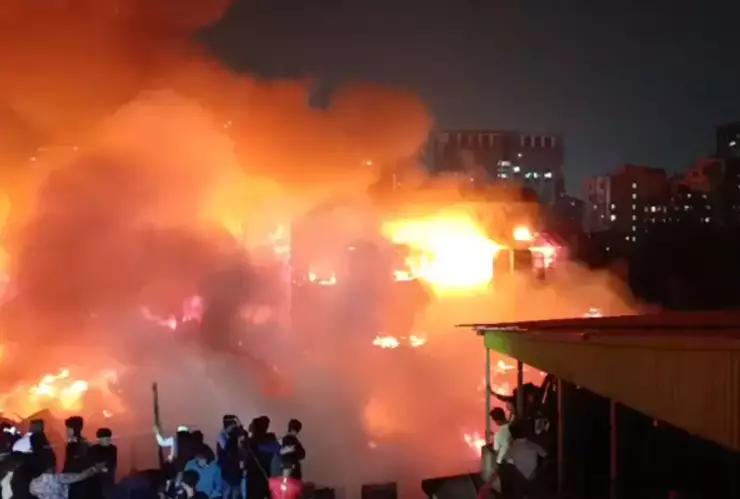 Incendio masivo en Bangladesh hoy.jpg