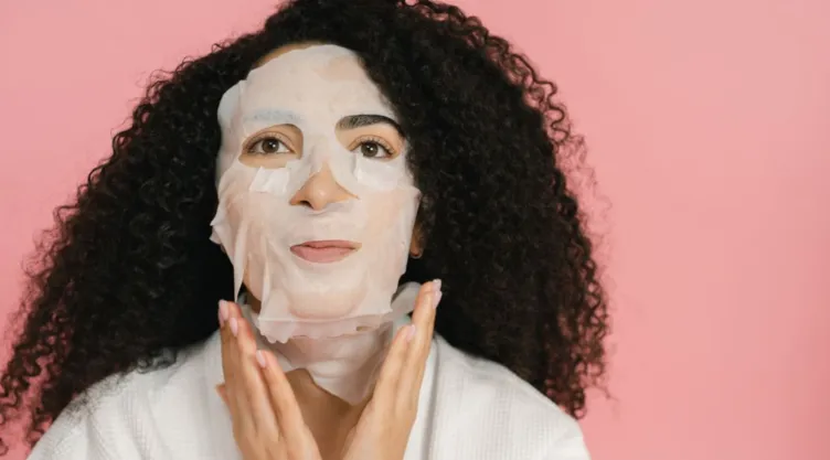 ¿Cómo hacer una mascarilla post depilación facial con ingredientes naturales?