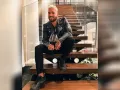 Maluma en las escaleras..jpg