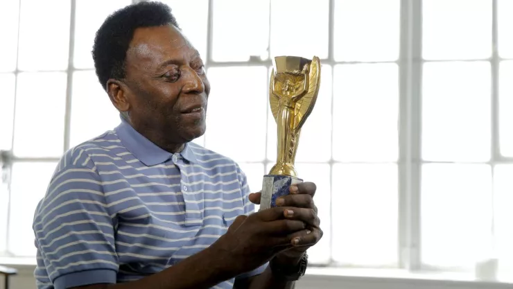 “Estamos en este viaje juntos": Reaparece Pel&eacute; para apoyar a Brasil