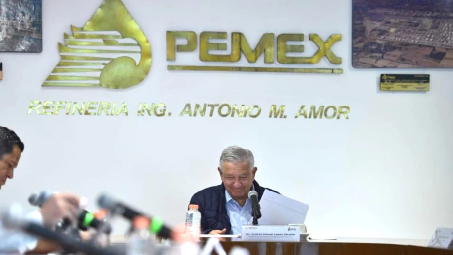 AMLO en refinería de Salamanca, Guanajuato.