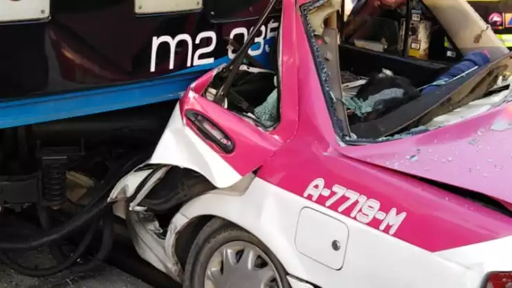 tren-ligero-taxi-embiste