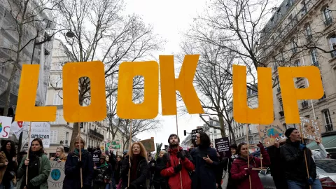 manifestantes cambio climatico paris