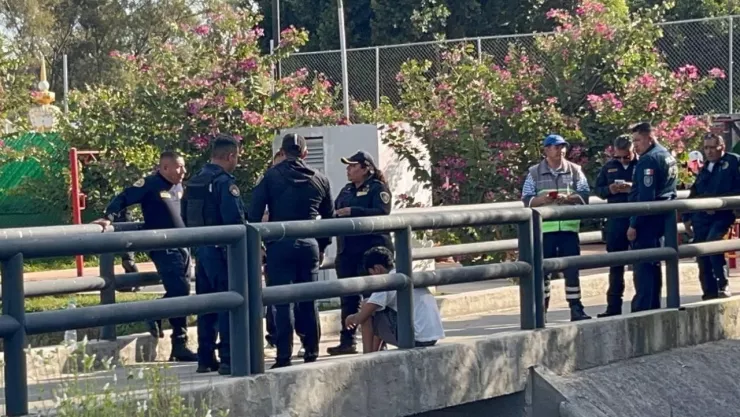 Menor de edad muere en canal de Iztapalapa